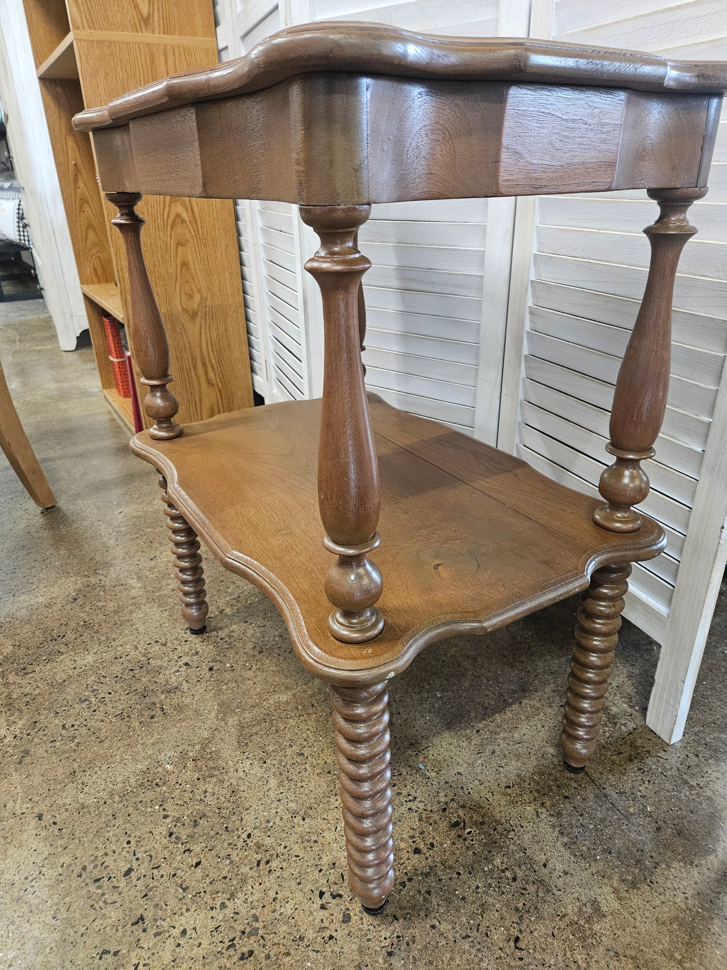 End table with spindle legs and lift top