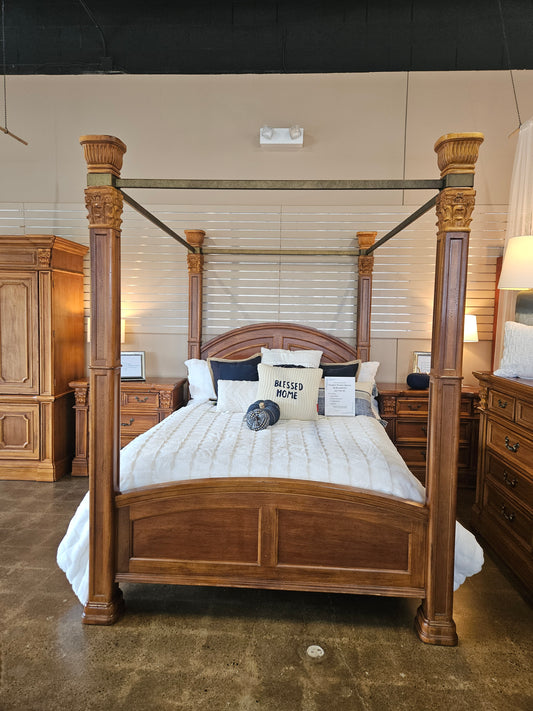 Hooker Poster Queen Bedroom Set