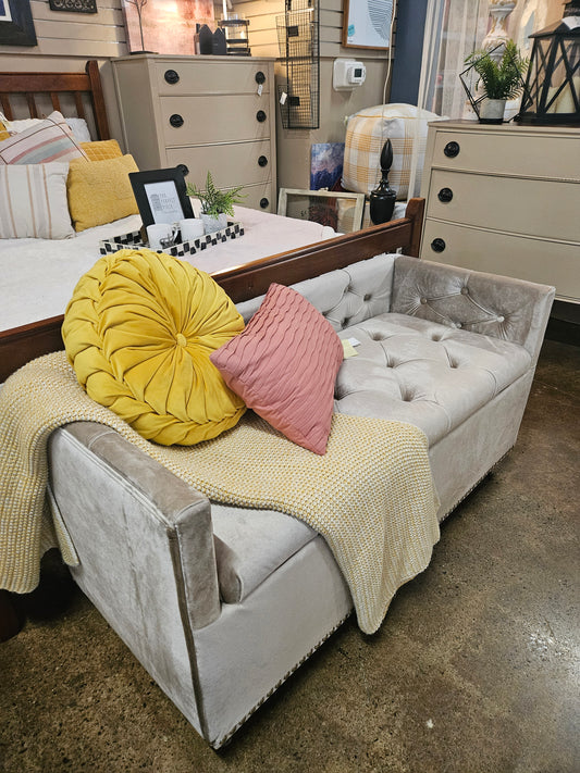 Upholstered storage bench