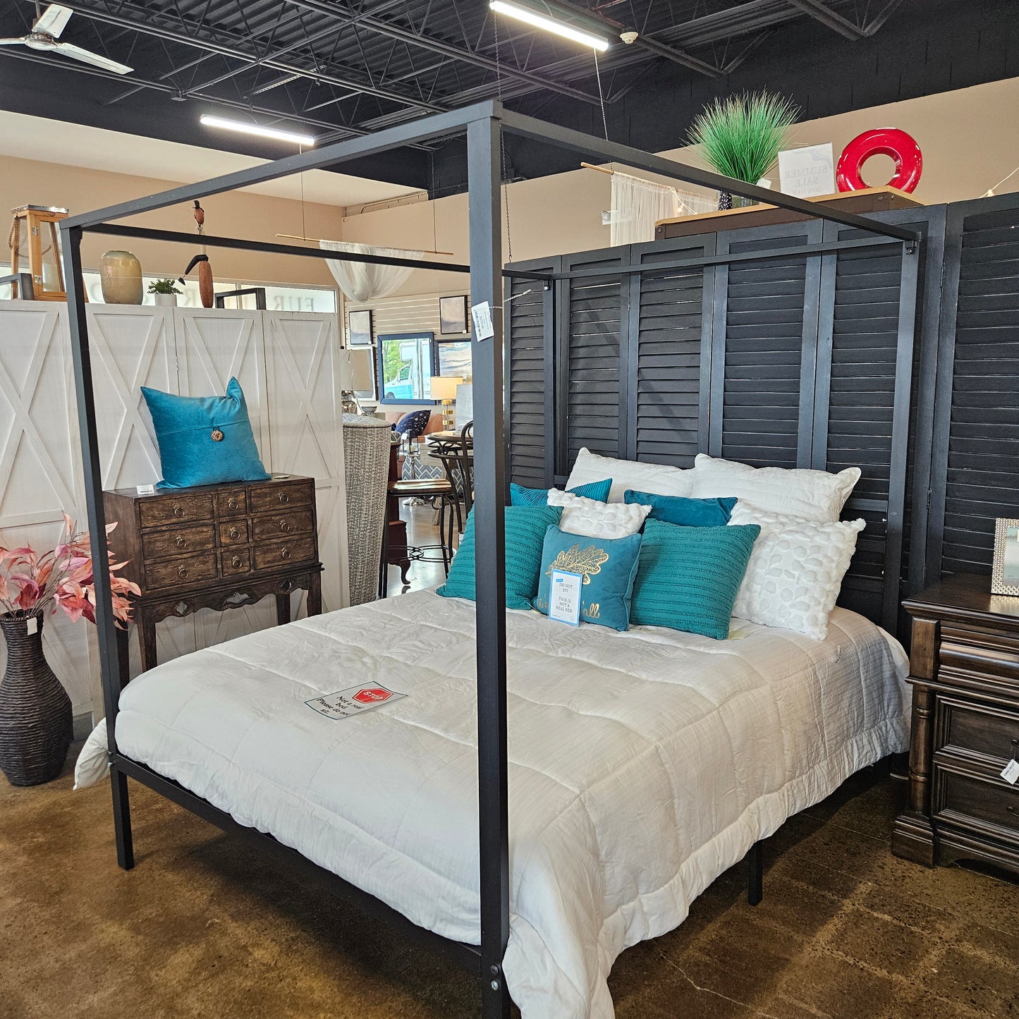 Black queen canopy bed