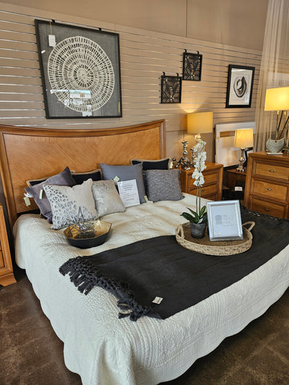 Thomasville king bed set