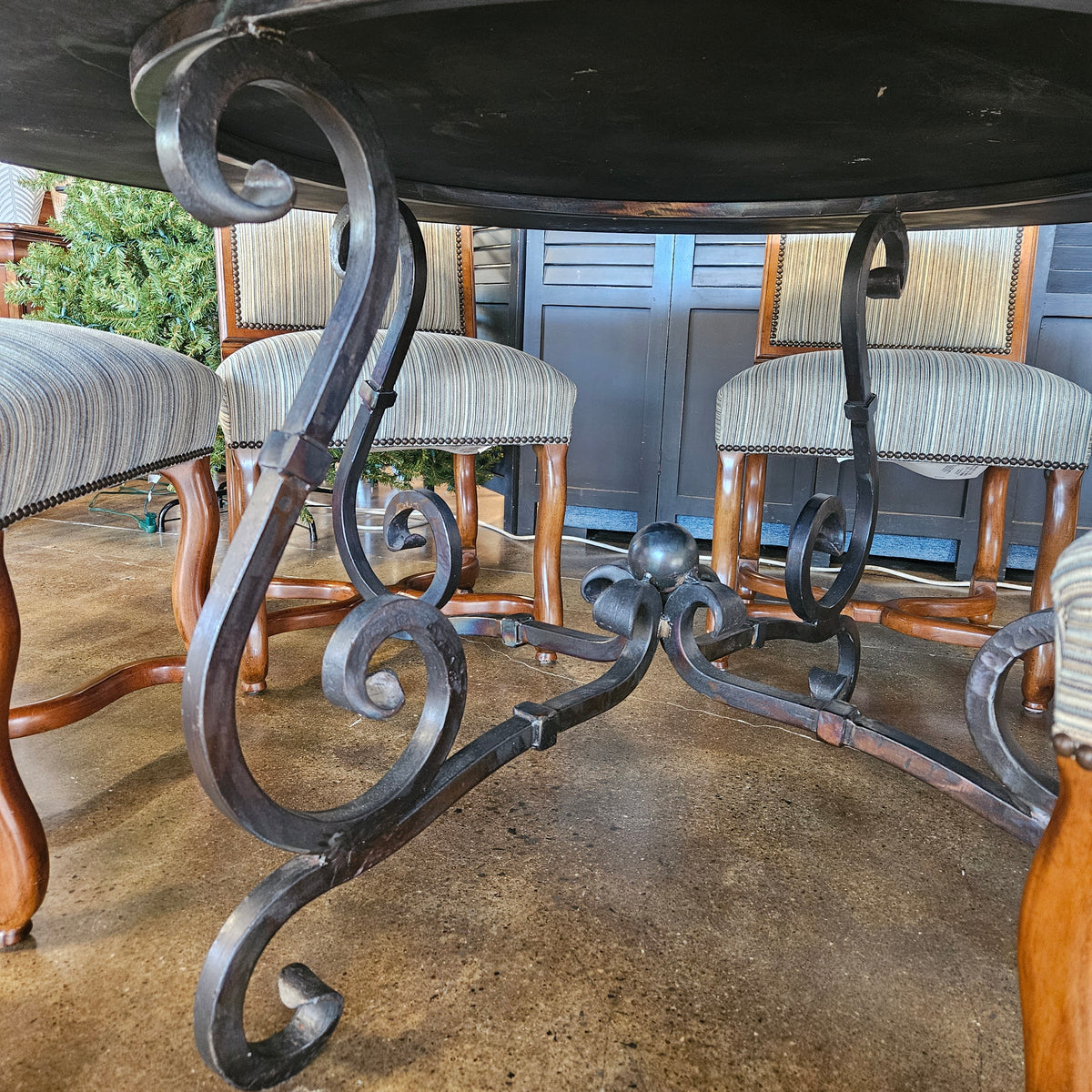 6' Round Copper Table with 6 chairs