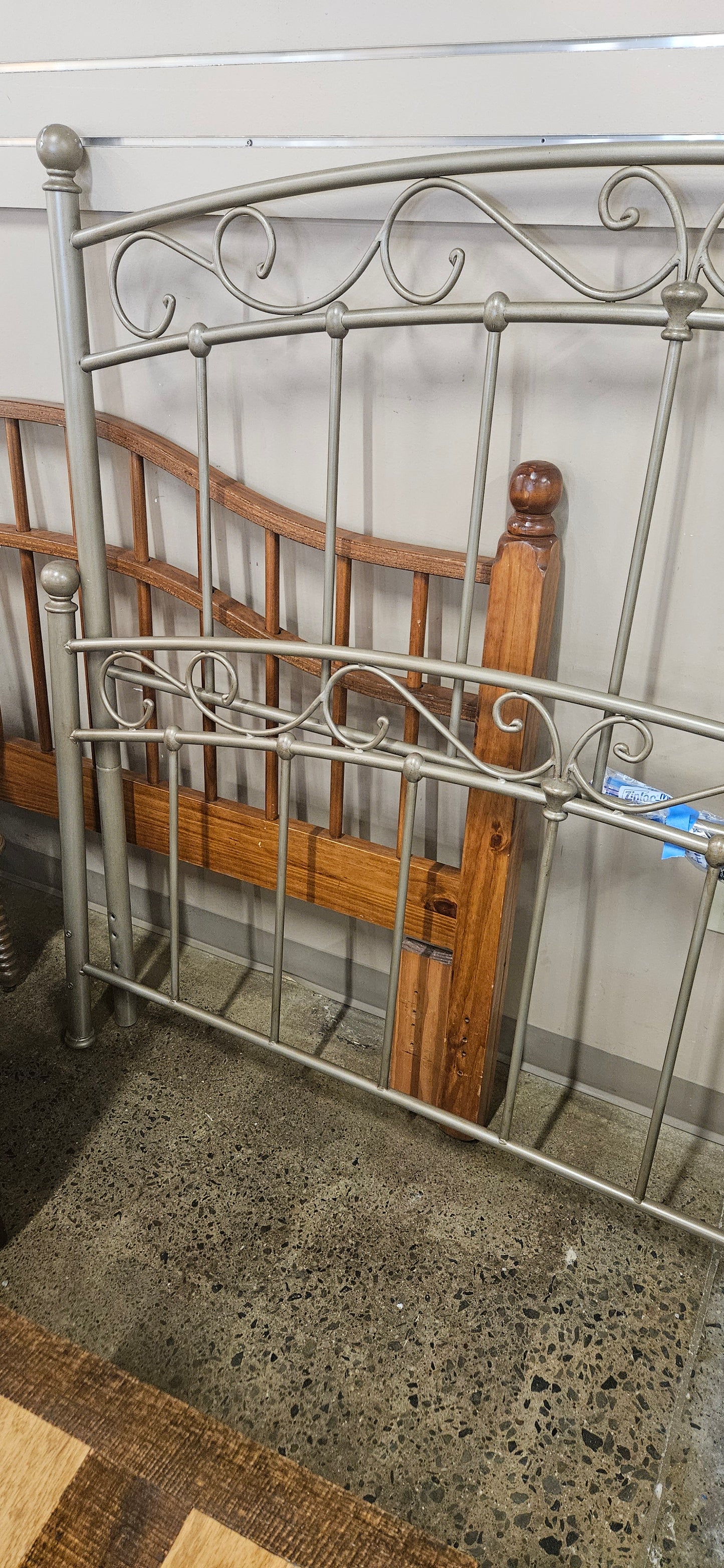 Metal Queen Bed (HB,FB, rails)