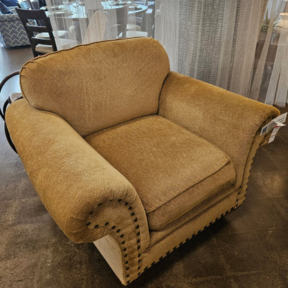 Flexsteel Goldenrod Nail head Trimmed Chair