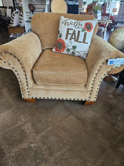 Flexsteel Goldenrod Nail head Trimmed Chair