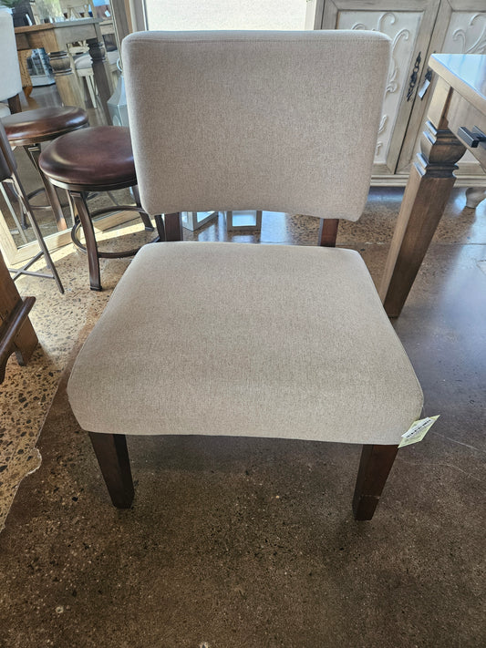 Neutral Slipper Chair