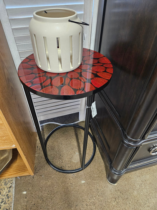 Round accent table with red/black top