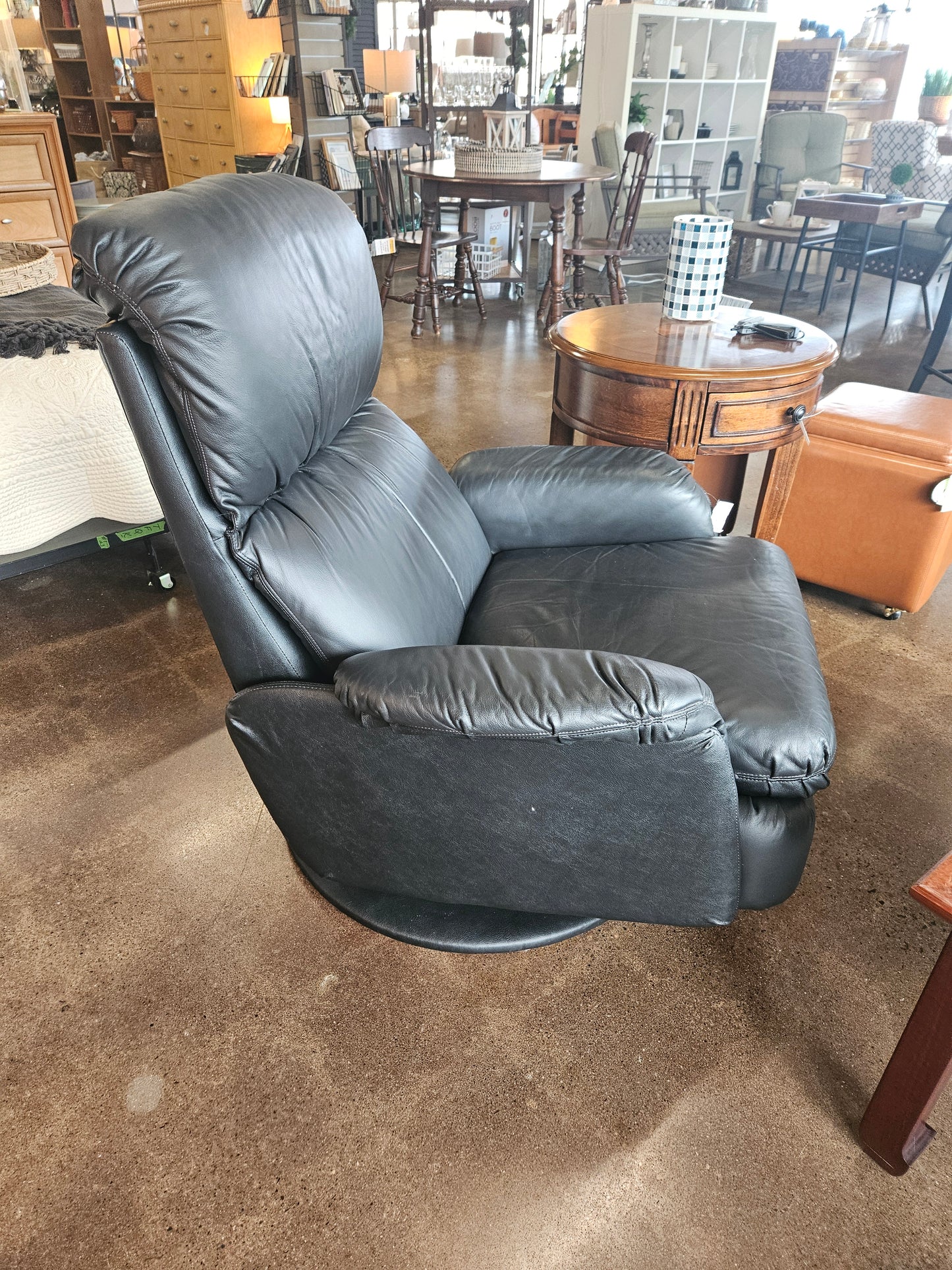 Dark blue/black leather push-back recliner