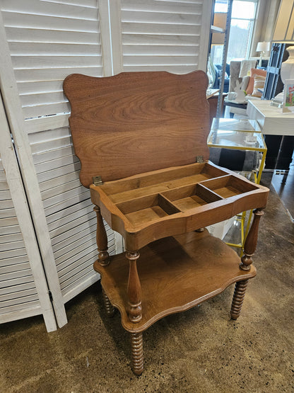 End table with spindle legs and lift top