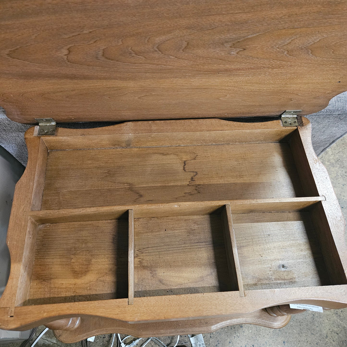 End table with spindle legs and lift top