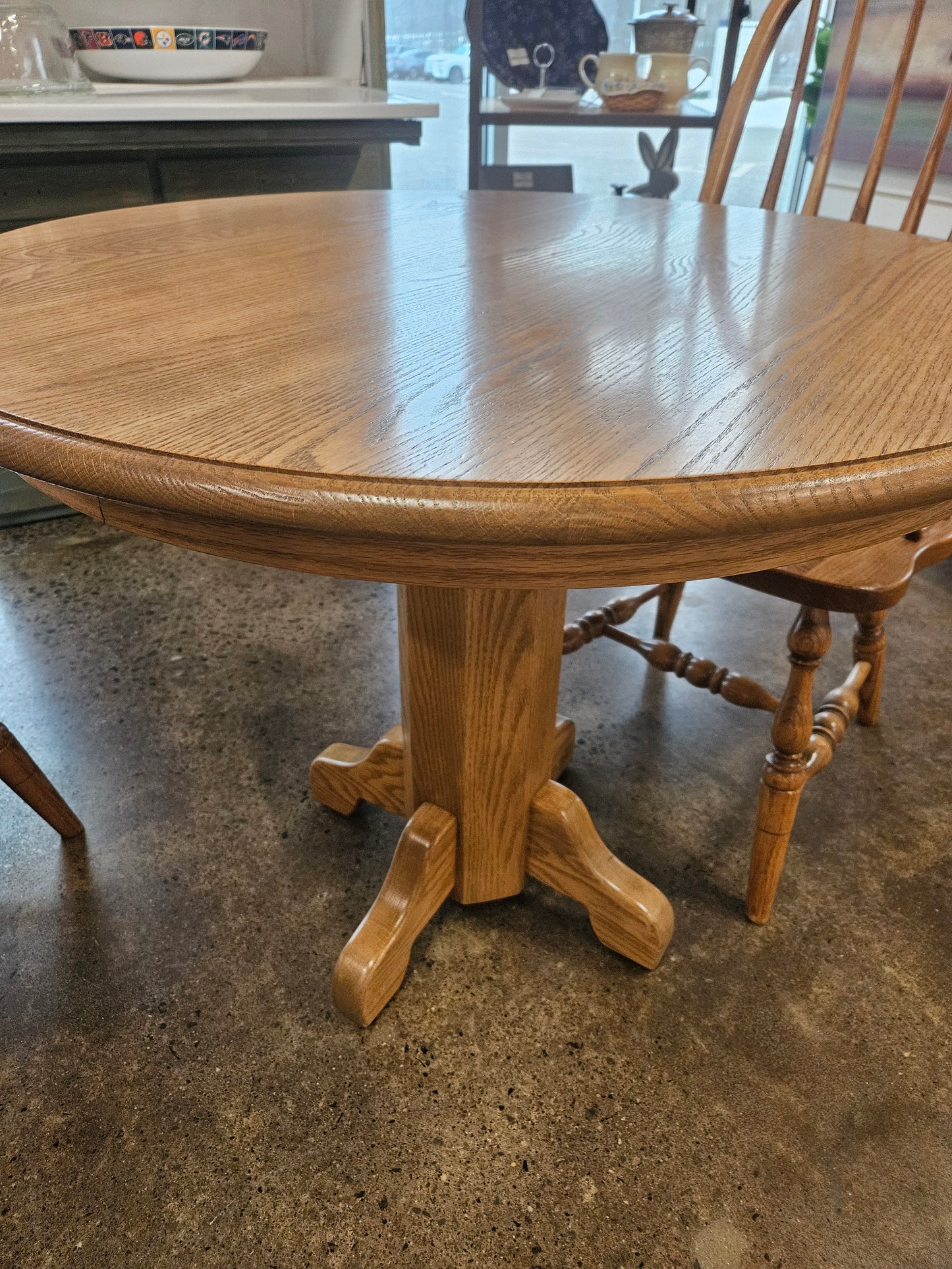 Oak round dinette set w/2 chairs