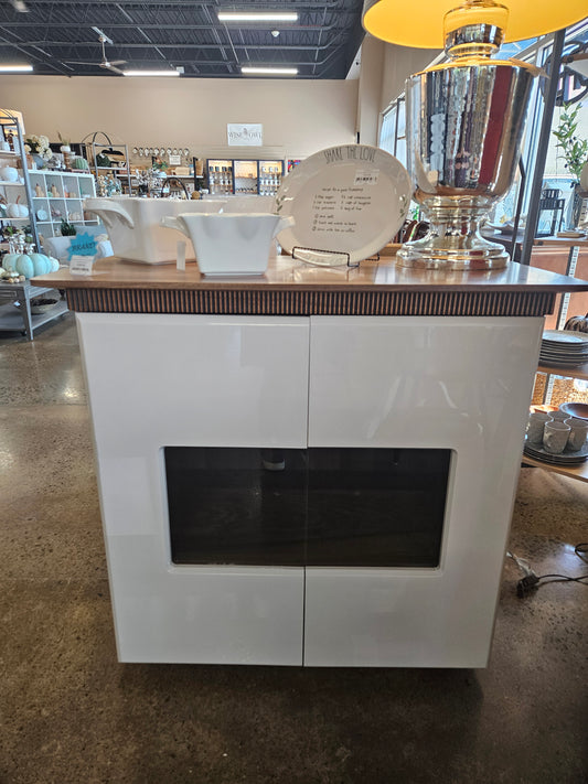 Cabinet w/ smooth white front with center cut-out