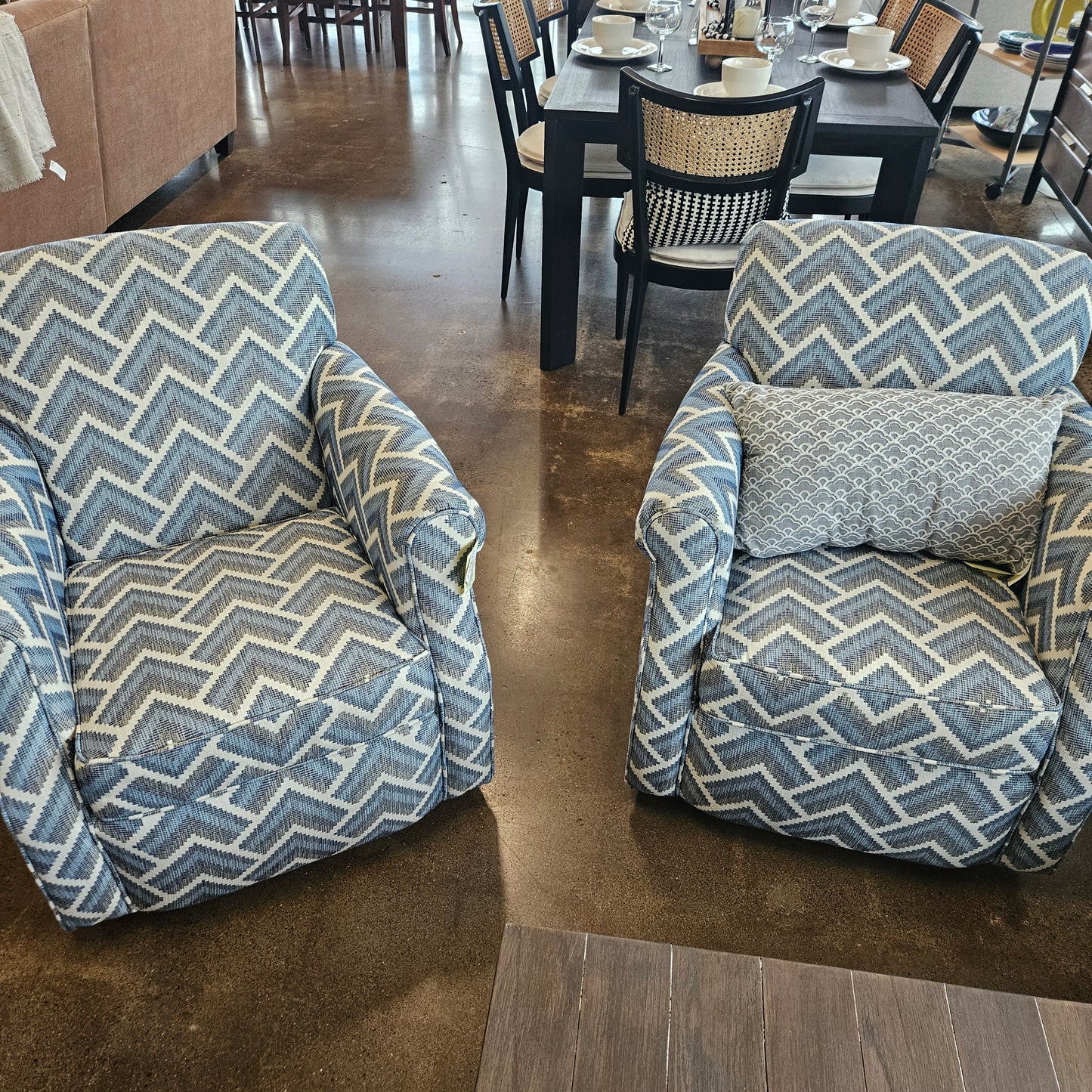 Flexsteel patterned swivel chair