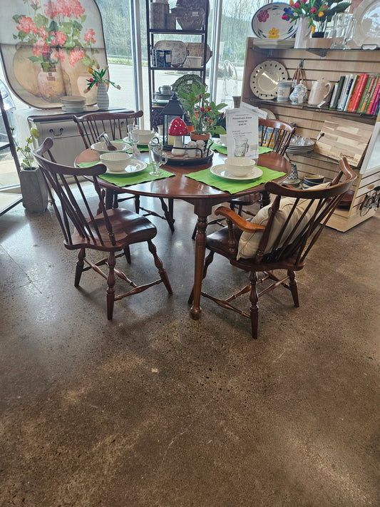 Pennsylvania House Drop Leaf Round Table w/ 4 Chairs