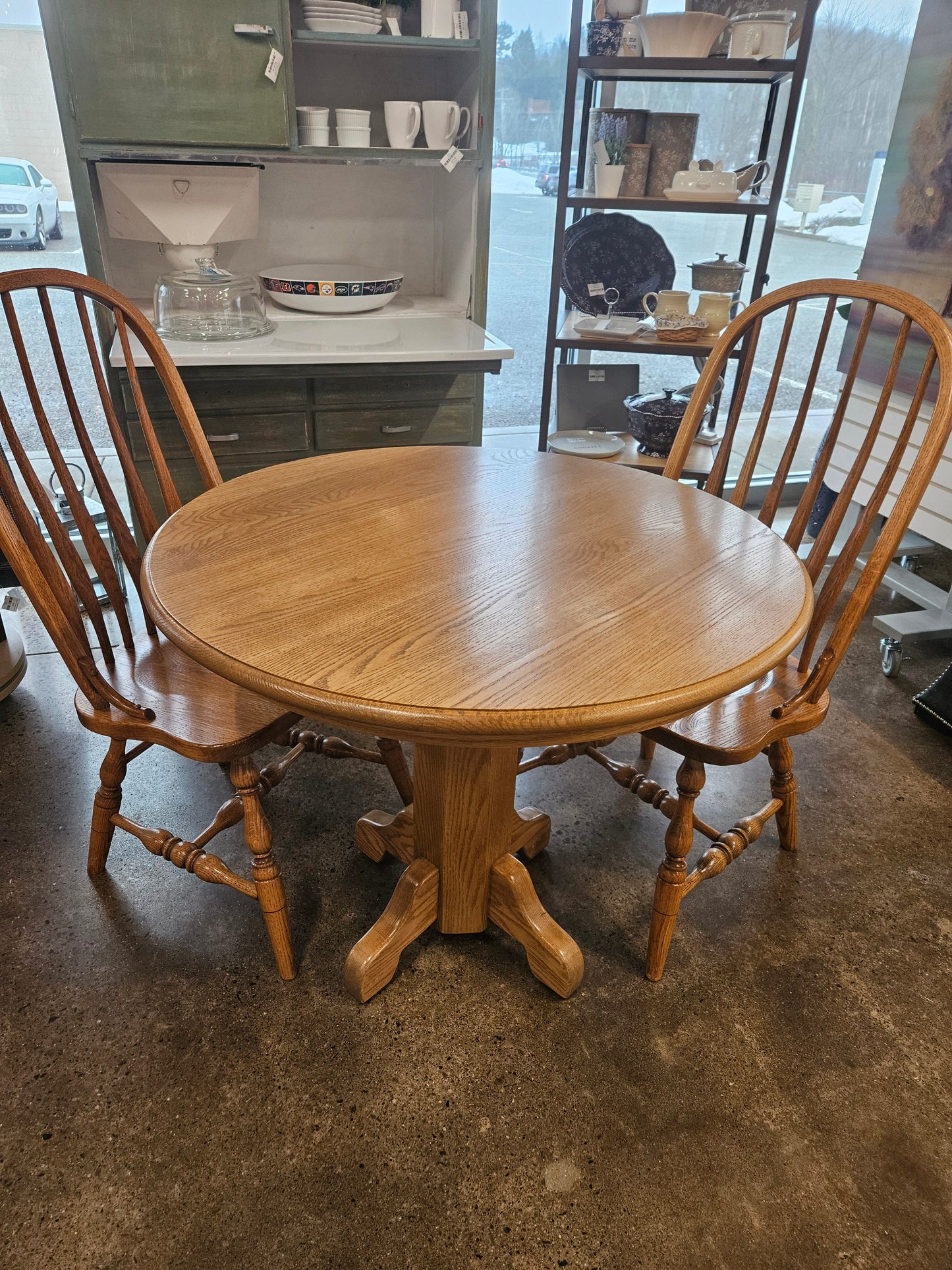Oak round dinette set w/2 chairs