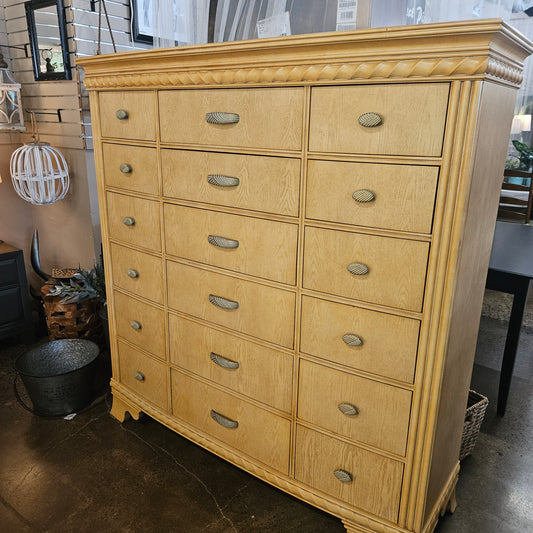 Mule 18 drawer chest