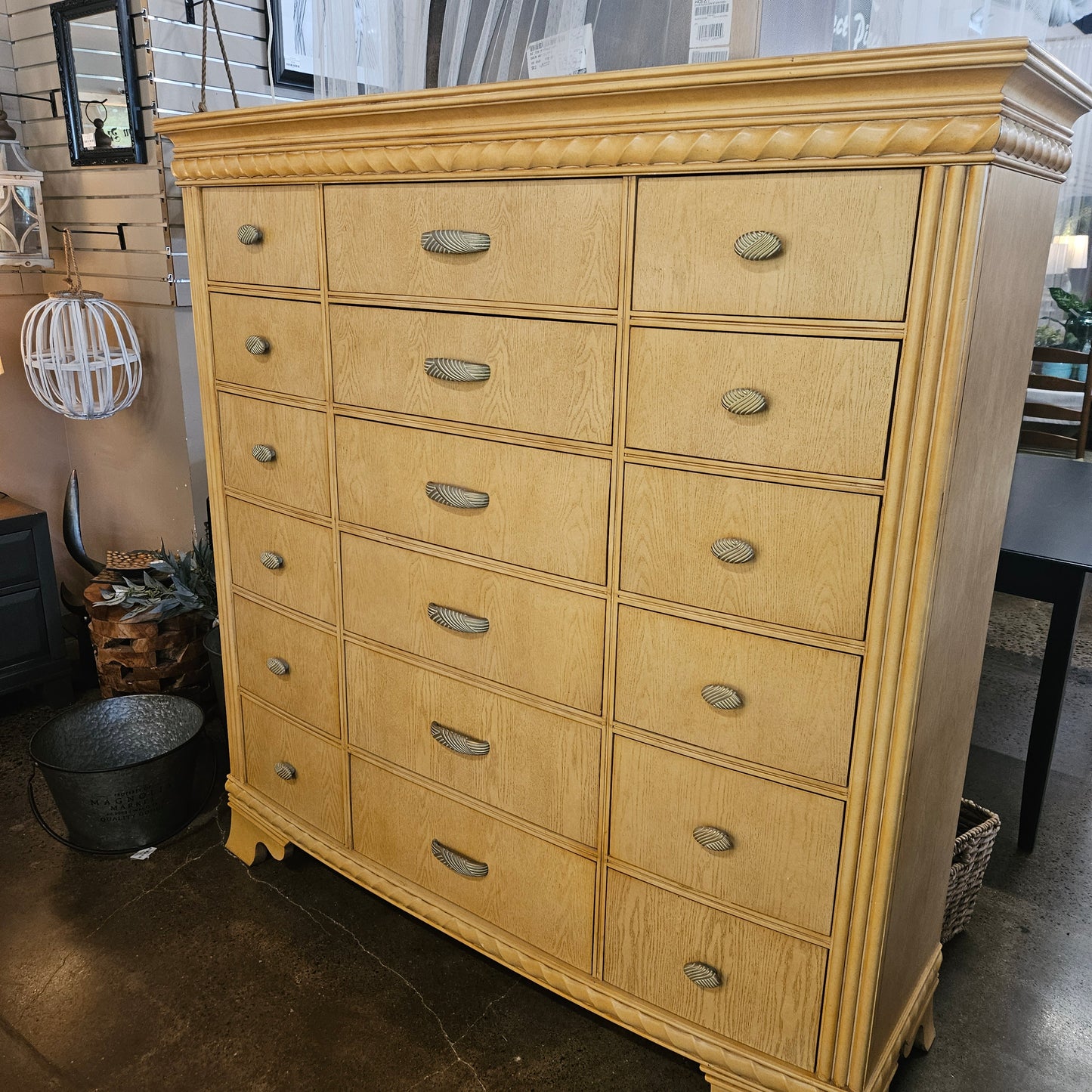 Mule 18 drawer chest