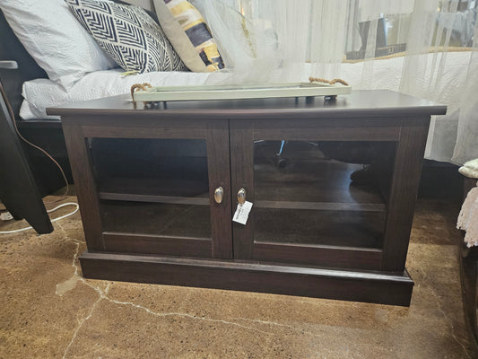 Dark entertainment stand