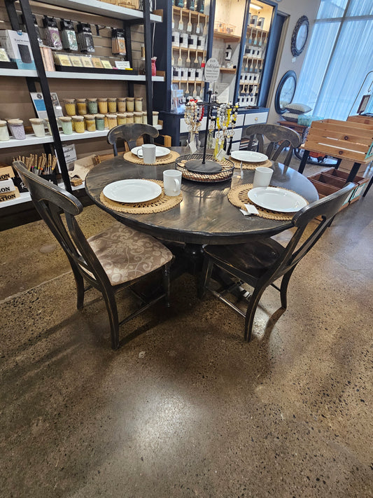 Round pedestal table with 4 chairs