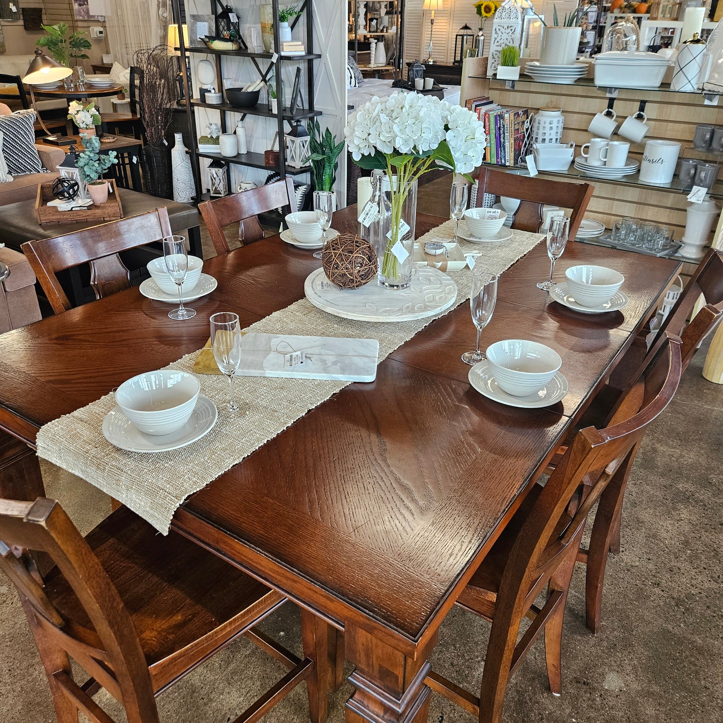Counter top table w/ 8 chairs and butterfly leaf