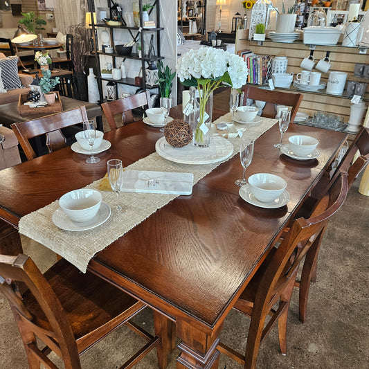 Counter top table w/ 8 chairs and butterfly leaf