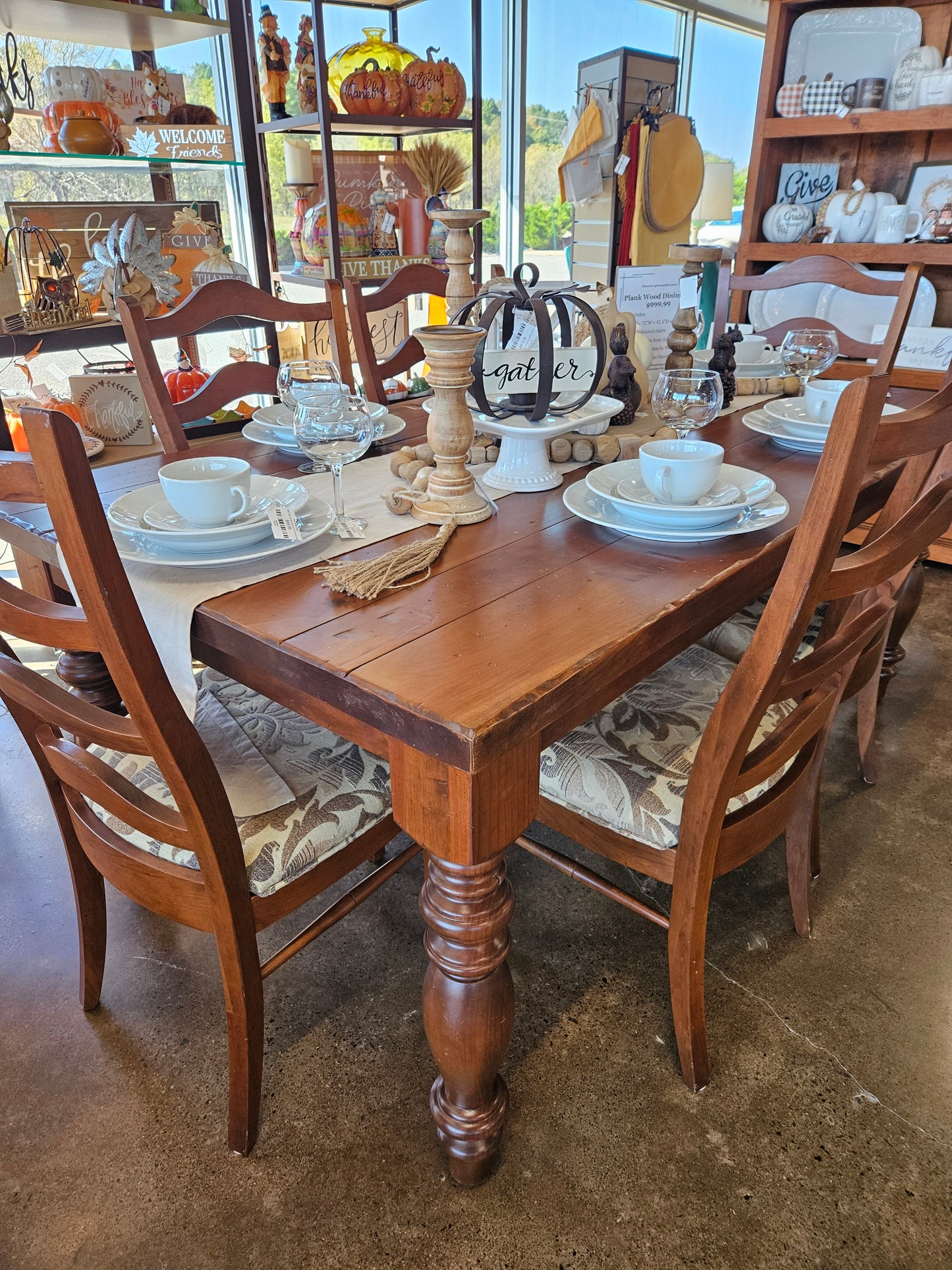 Plank dining table with 6 upholstered chairs