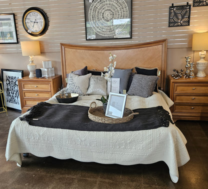 Thomasville king bed set