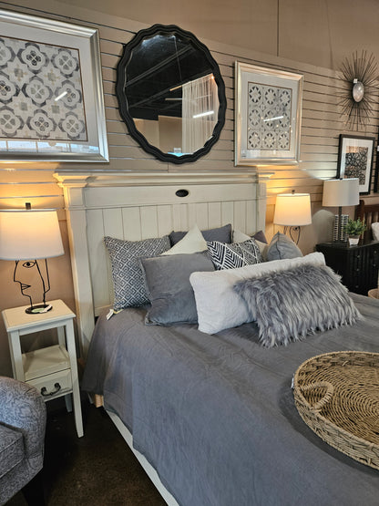 Antique Vanilla Bedroom Set (4pc)