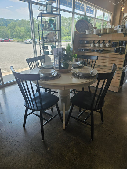 White Flexsteel round kitchen w/ 4 black chairs