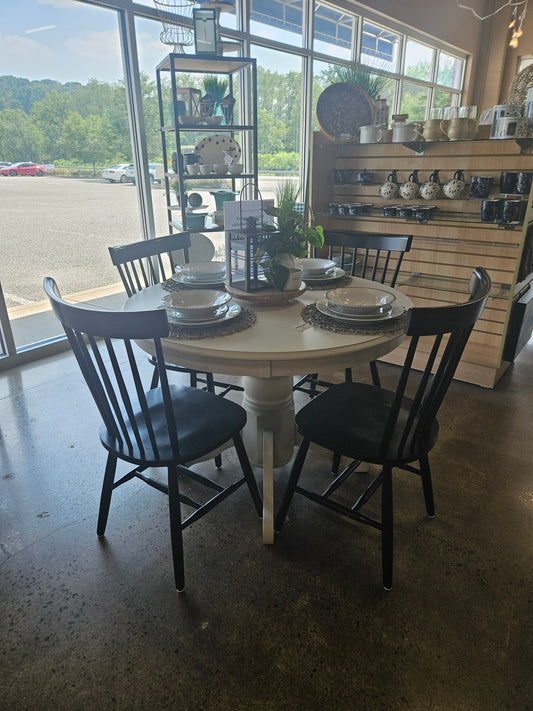 White Flexsteel round kitchen w/ 4 black chairs