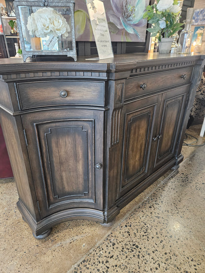 Hooker dining set with 8 chairs, 2 leaves, and sideboard/buffet