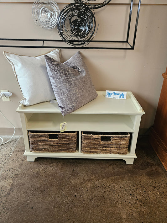 Antique white bench with 2 wicker storage basket