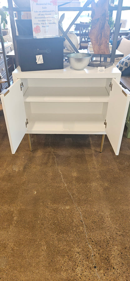 White Cabinet w/ Gold Pulls (Model Home)