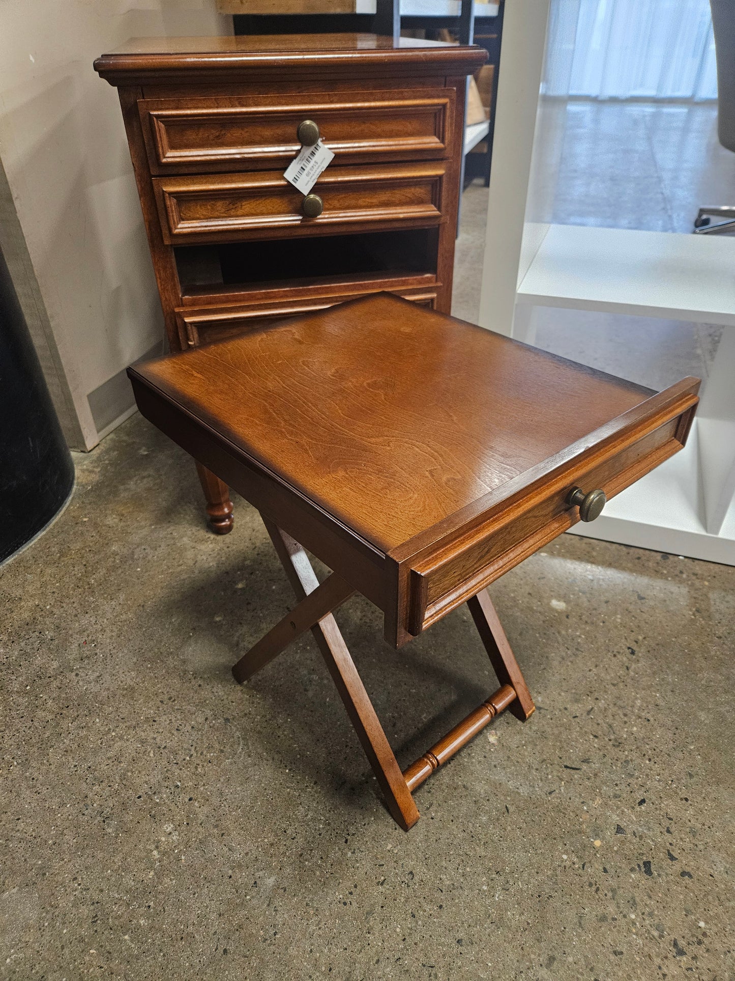 Accent Table w/4 Snack Tables