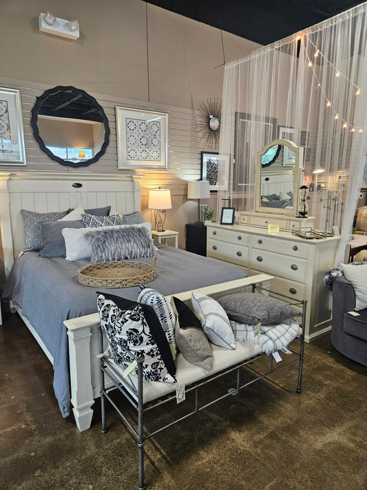Antique Vanilla Bedroom Set (4pc)