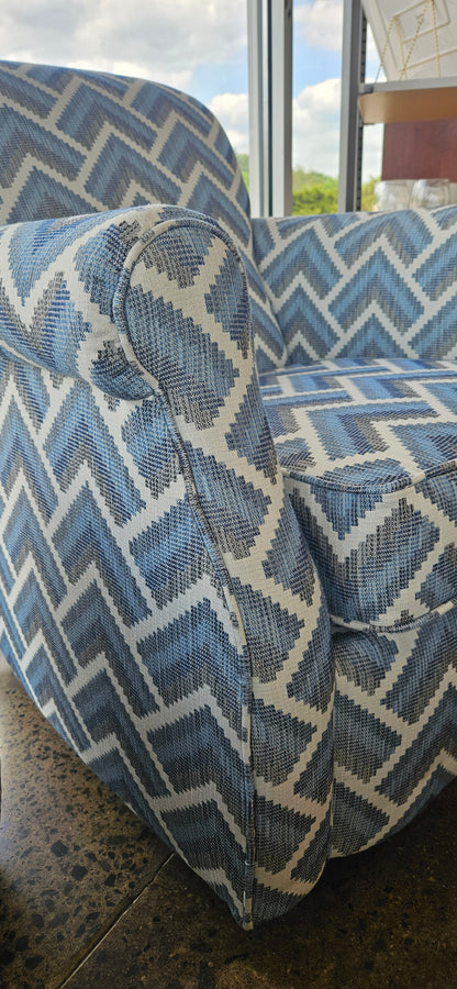 Flexsteel patterned swivel chair