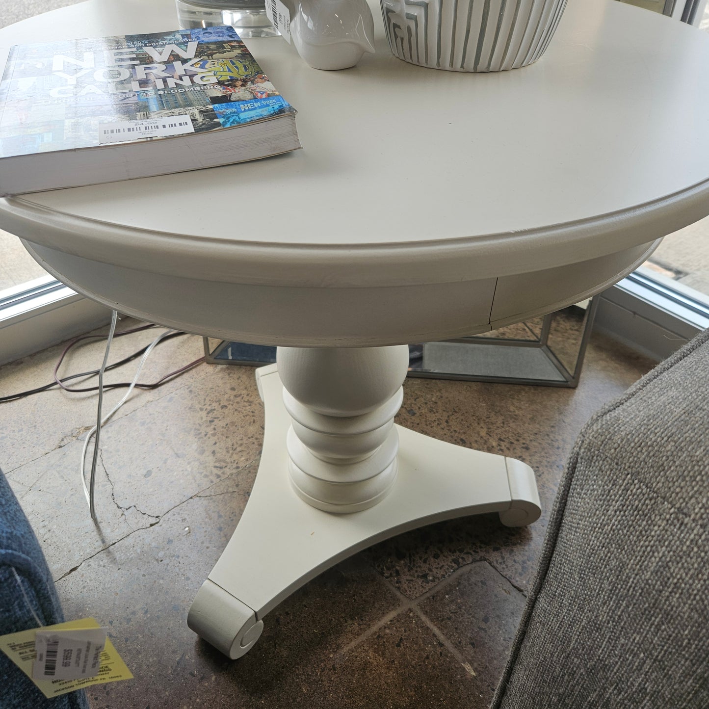 Cream 30" Round Pedestal Table