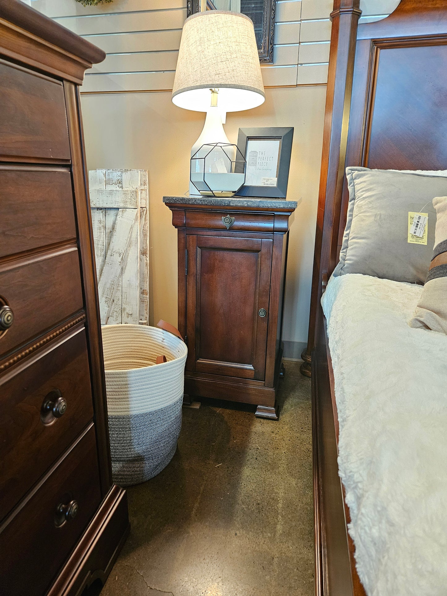 Stanley Queen Bed Set