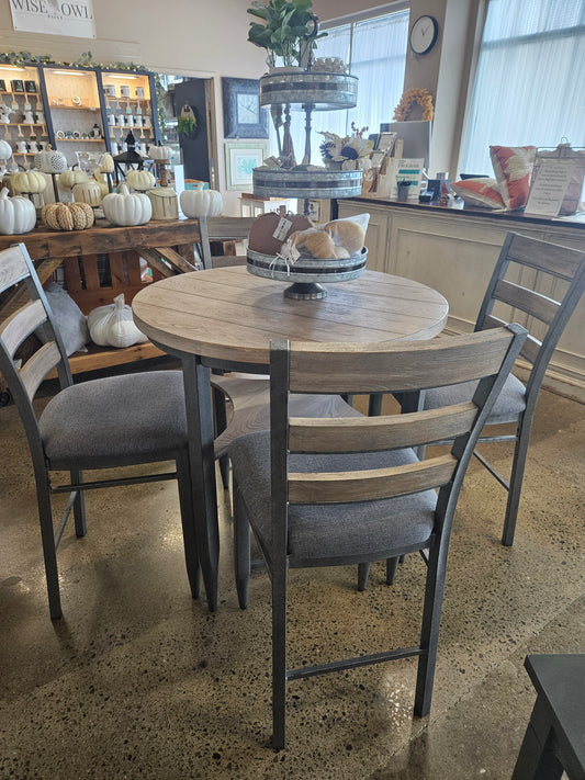 30" Round hightop table with 4 chairs