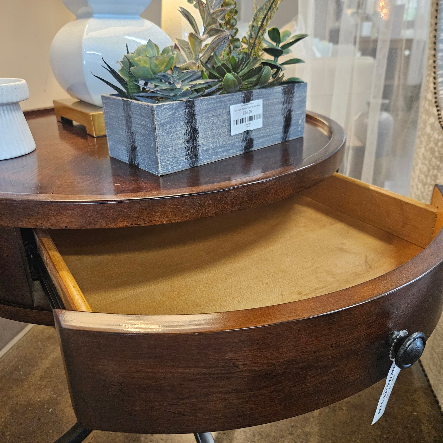 Round side table with metal legs