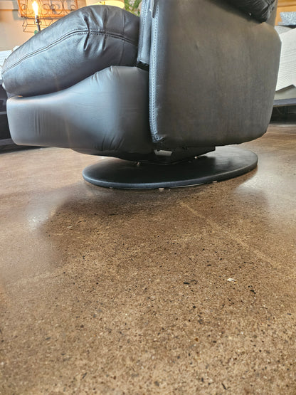 Dark blue/black leather push-back recliner