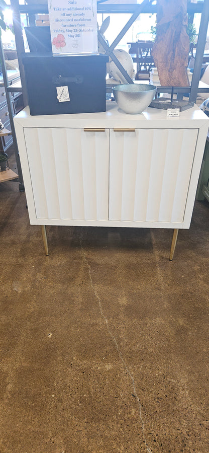 White Cabinet w/ Gold Pulls (Model Home)